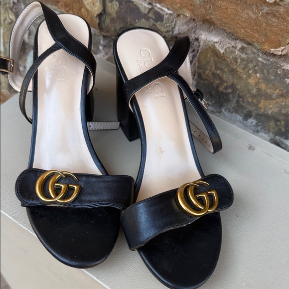 Gucci Black Sandals with Gold Logo - Picture 1 of 17